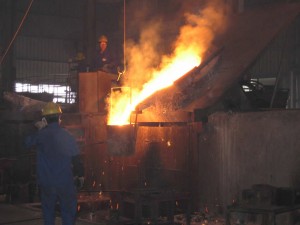 電源采用新一代IGBT關(guān)斷器材，開關(guān)損耗小、開關(guān)速度快、噪音小、IGBT串聯(lián)逆變工作時(shí)可以自動(dòng)調(diào)節(jié)、使功率因數(shù)使終保持最大。